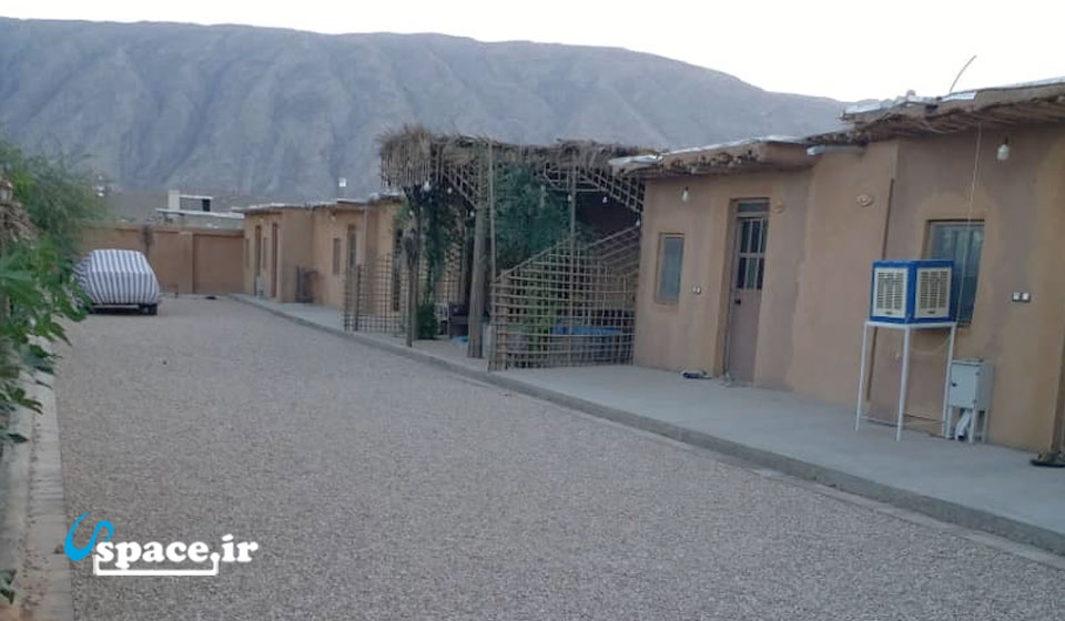 نمای بیرونی اتاق های اقامتگاه بوم گردی ملک - فیروزآباد - شهر میمند